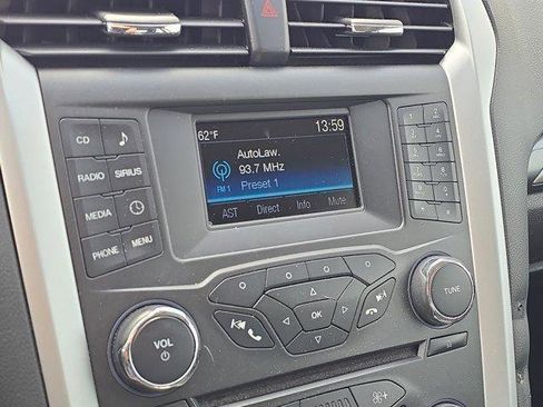 Used 2016 Ford Fusion SE image 25