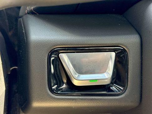 Used 2026 GMC Yukon XL AT4 w/ AT4 Premium Plus Package AWD/4WD image 17