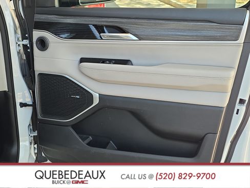 Used 2023 Jeep Wagoneer L Series II w/ Premium Group I AWD/4WD image 26