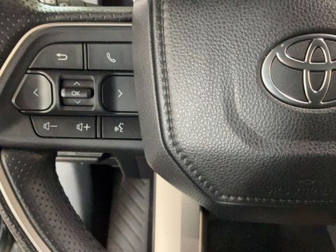 Certified 2025 Toyota 4Runner SR5 AWD/4WD image 18