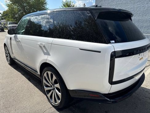 Used 2024 Land Rover Range Rover SV AWD/4WD image 3