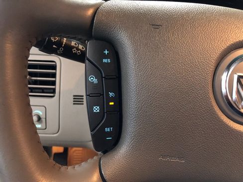 Used 2011 Buick Lucerne CXL image 11