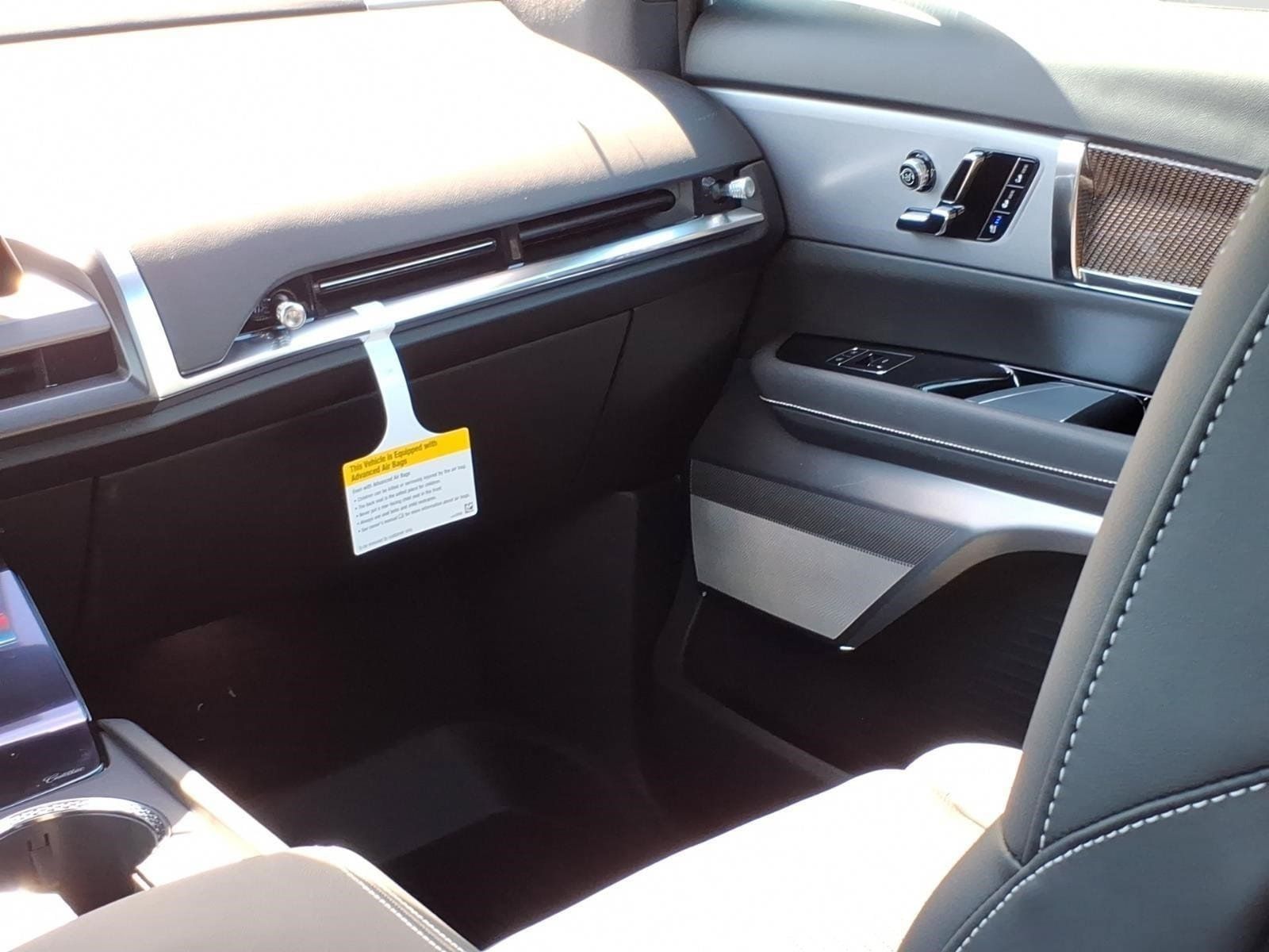New 2027 Cadillac Vistiq Luxury w/ LPO, Floor Liner Package AWD/4WD image 10