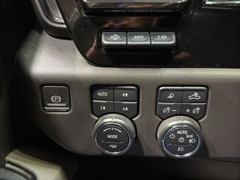 Used 2023 Chevrolet Silverado 1500 ZR2 w/ Technology Package image 37