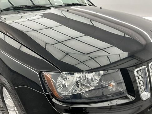 Used 2017 Jeep Compass Latitude image 26