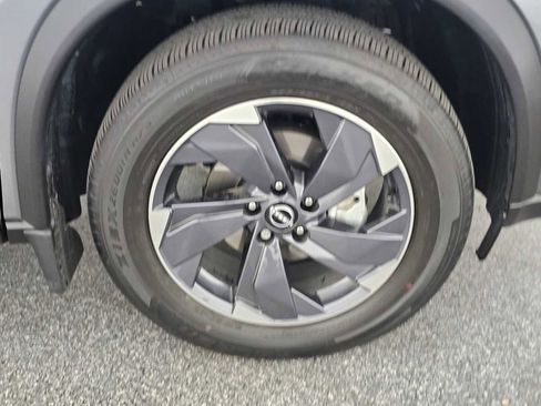 Used 2025 Nissan Rogue SV w/ SV Premium Package image 9