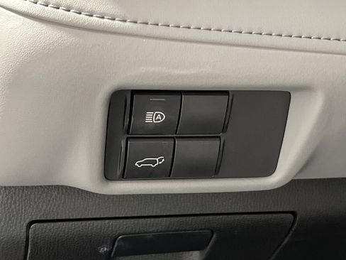 Used 2022 Toyota Highlander LE image 32