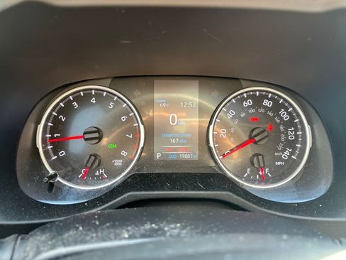 Used 2022 Toyota RAV4 XLE Premium image 14