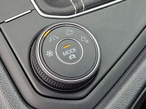 Certified 2022 Volkswagen Taos SE AWD/4WD image 25
