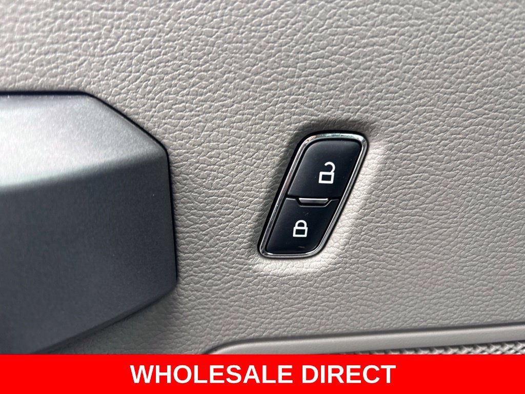 Used 2017 Ford F150 XLT w/ Equipment Group 302A Luxury AWD/4WD image 18