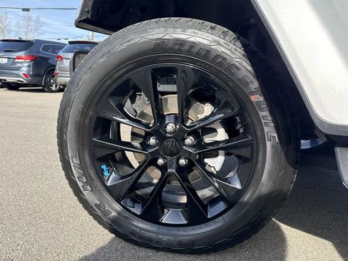 Used 2022 Jeep Wrangler Unlimited Sahara w/ Cold Weather Group image 34