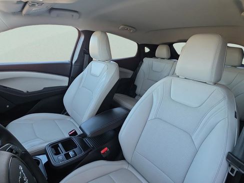 Certified 2025 Ford Mustang Mach-E Premium image 16