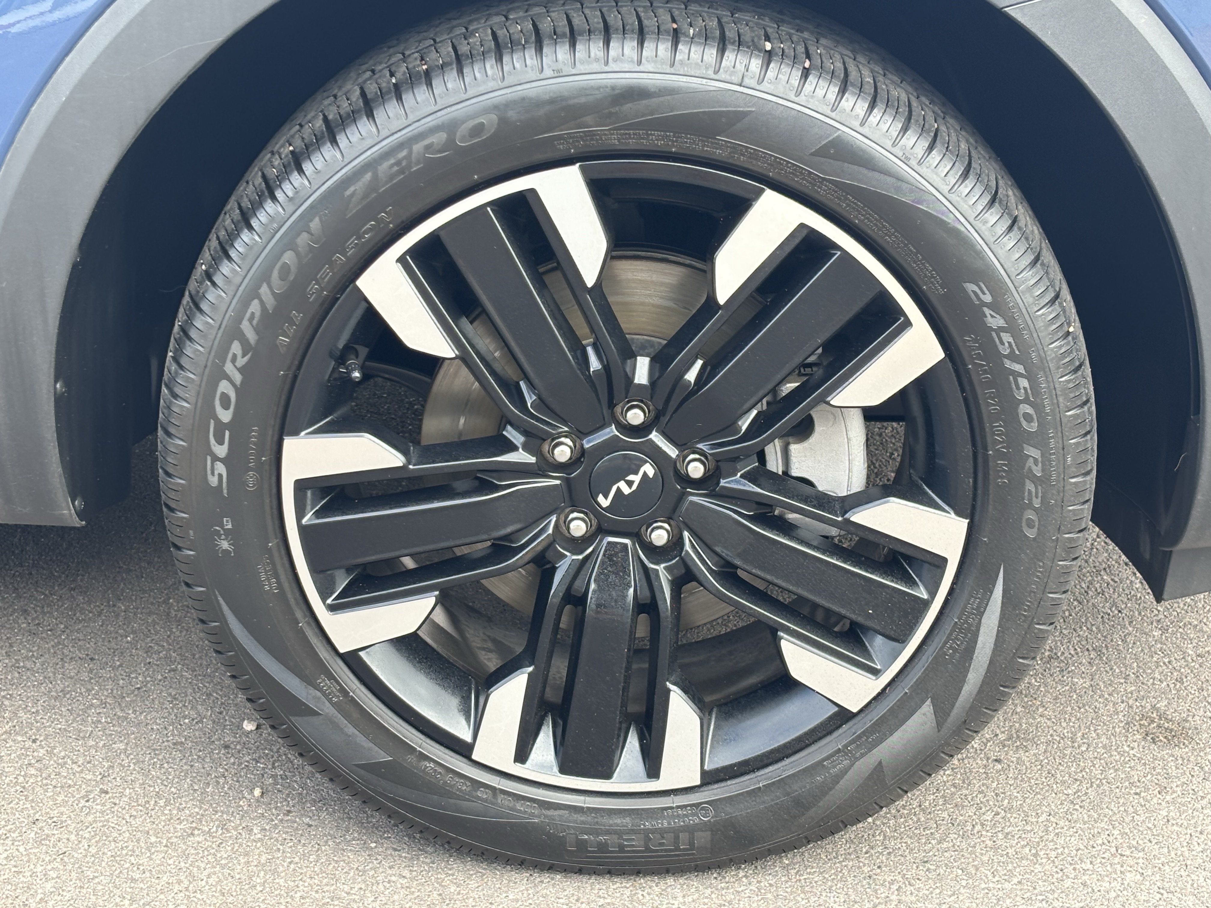 Certified 2024 Kia Telluride SX w/ Towing Package FWD image 7