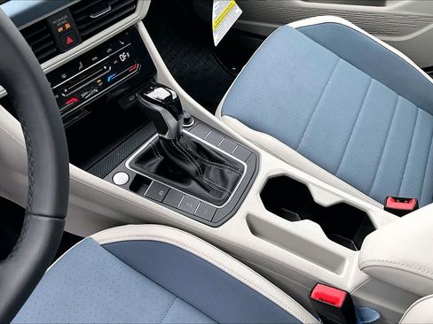 New 2026 Volkswagen Jetta SE image 7