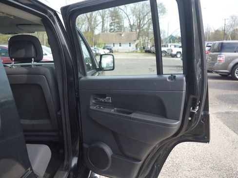 Used 2010 Jeep Liberty Sport image 24