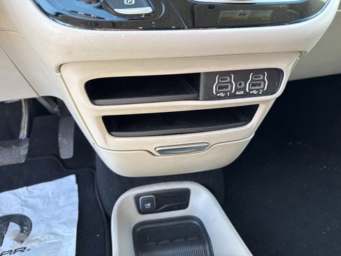 Used 2023 Chrysler Pacifica Touring-L FWD image 27