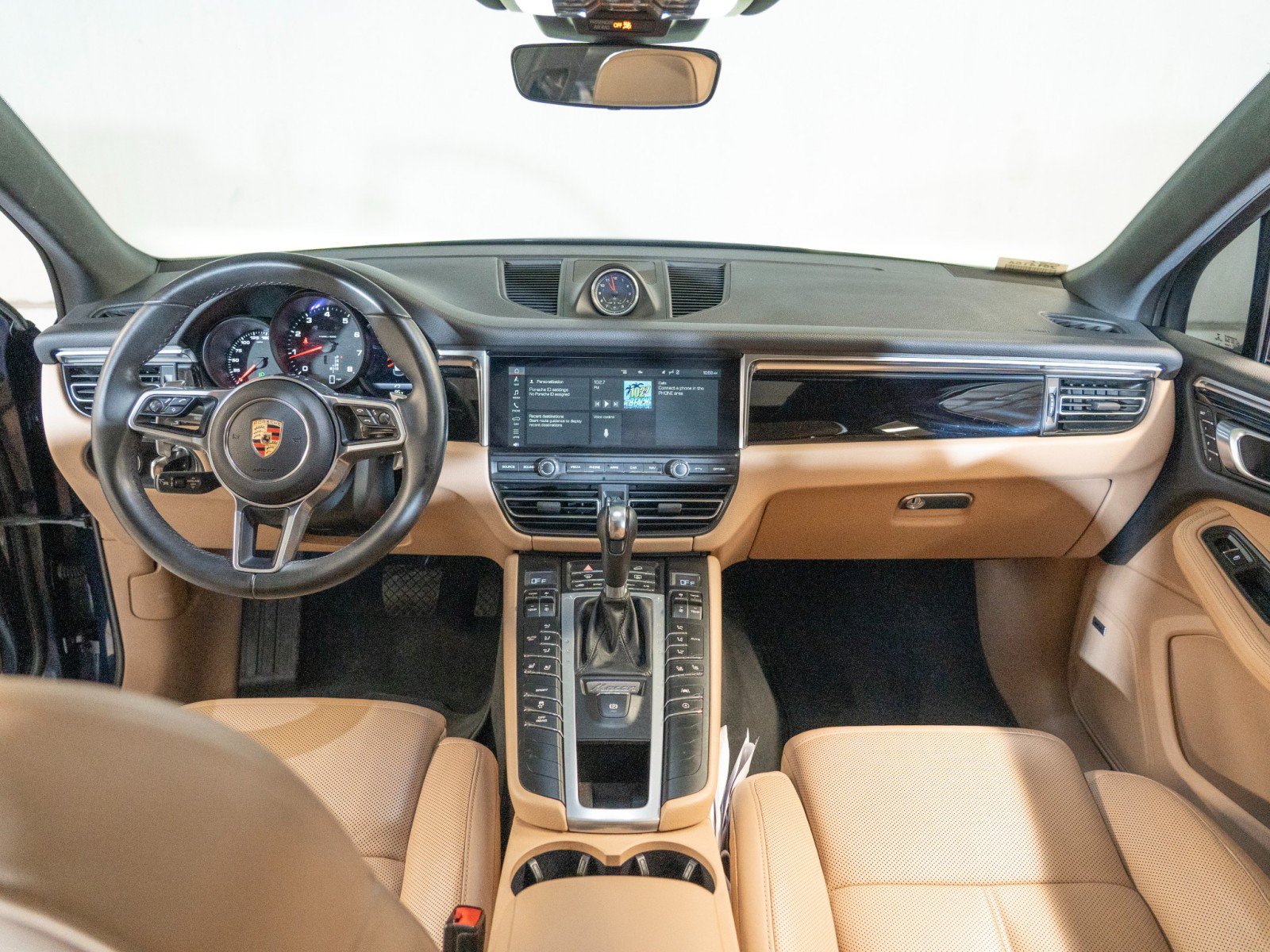 Certified 2020 Porsche Macan AWD/4WD image 25