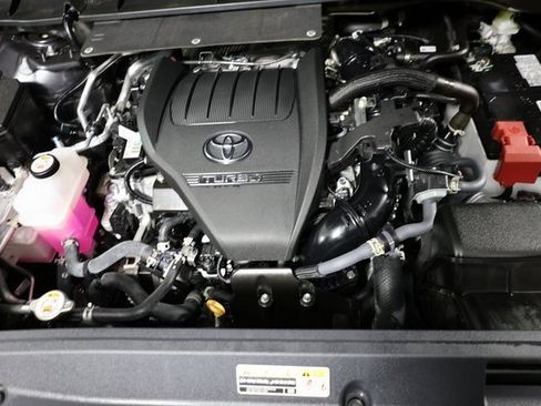 Used 2025 Toyota Highlander LE image 29
