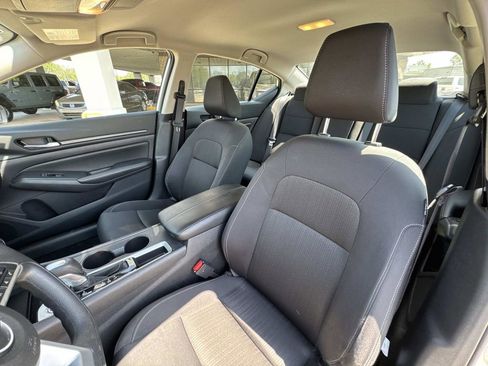 Used 2025 Nissan Altima 2.5 SV image 49