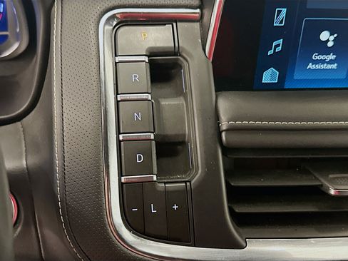 Used 2024 Chevrolet Suburban Premier image 25