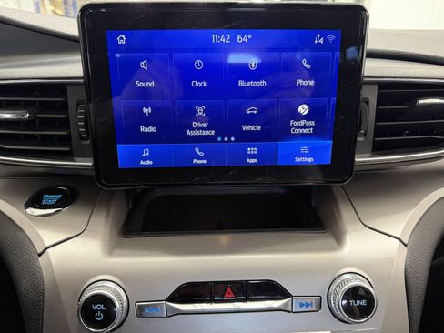 Used 2022 Ford Explorer XLT w/ Equipment Group 202A RWD image 13