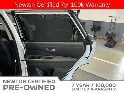 Used 2025 Nissan Pathfinder SL FWD image 42