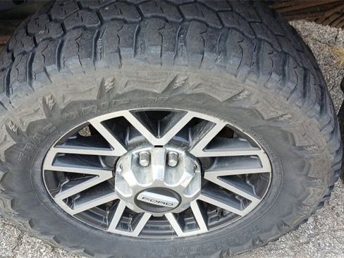 Used 2014 Ford F250 Lariat w/ Lariat Ultimate Package image 11