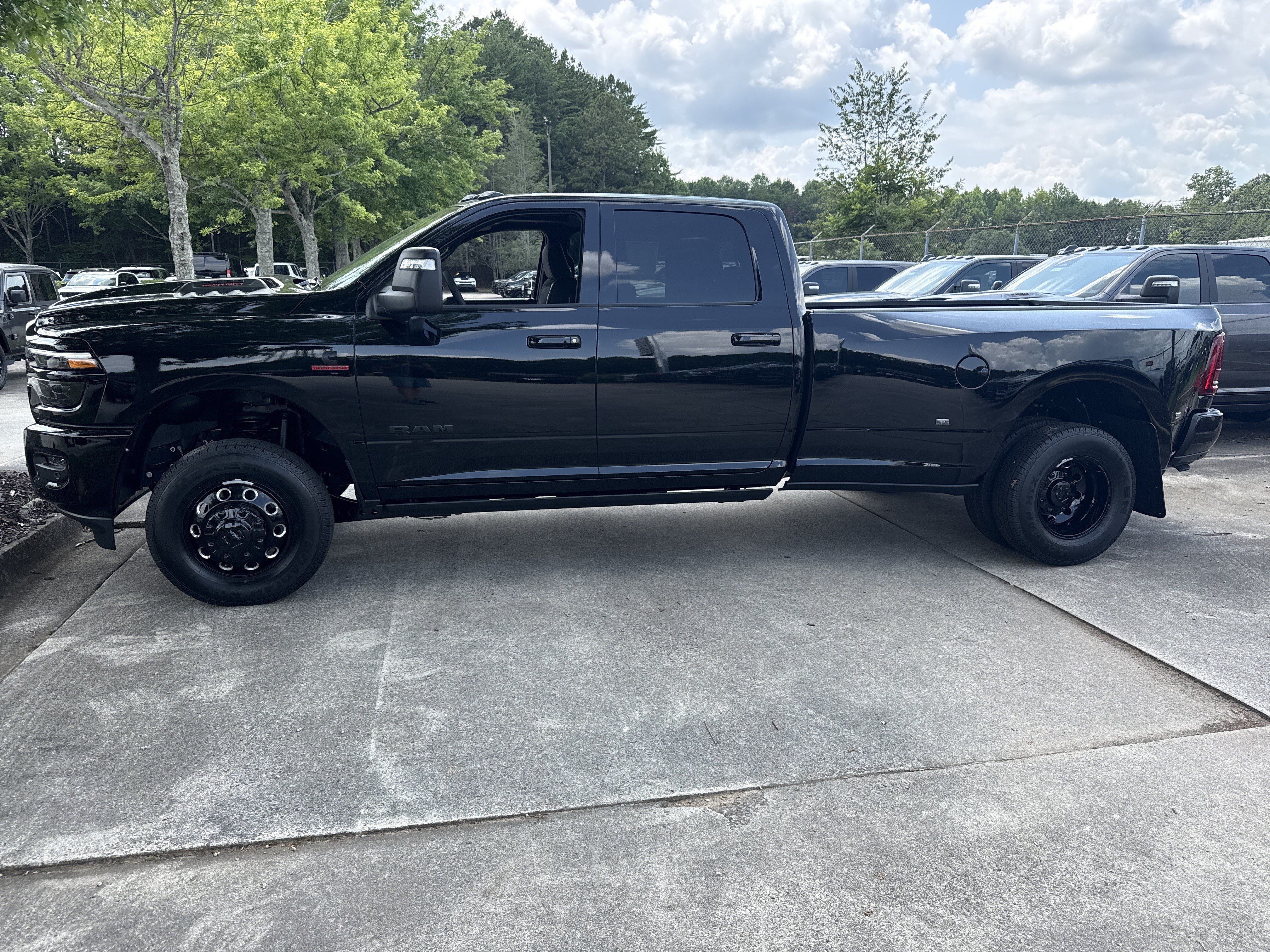 New 2026 RAM 3500 Laramie AWD/4WD image 4