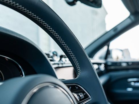 Certified 2023 Bentley Bentayga Extended Wheelbase AWD/4WD image 32