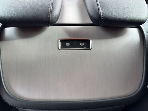 Certified 2025 Lincoln Navigator L Reserve image 16