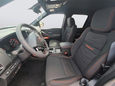 Used 2024 Nissan Frontier Pro-X image 12