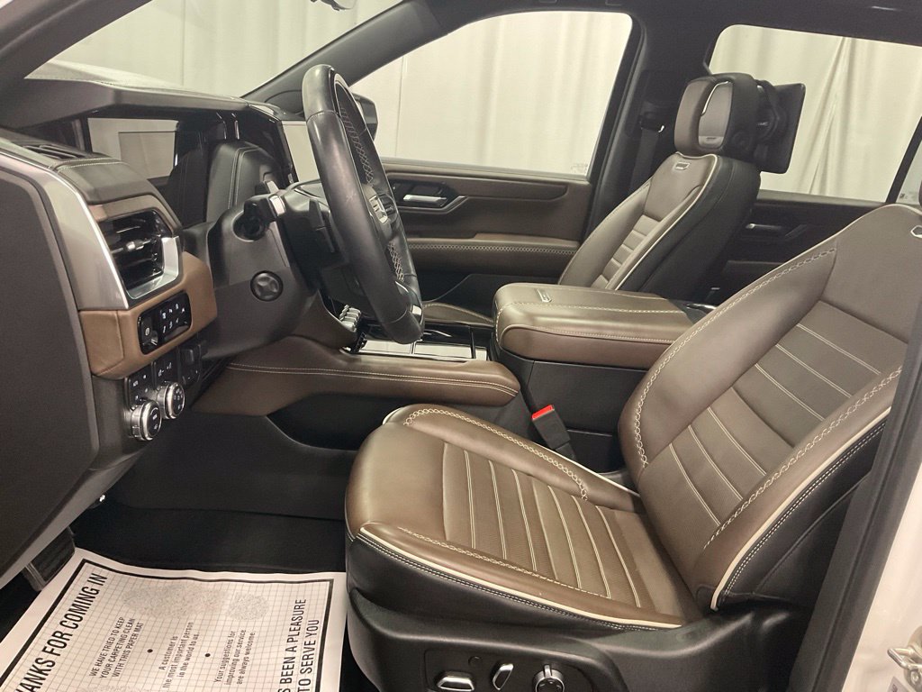 Used 2025 GMC Yukon XL Denali Ultimate w/ LPO, Floor Liner Package AWD/4WD image 13