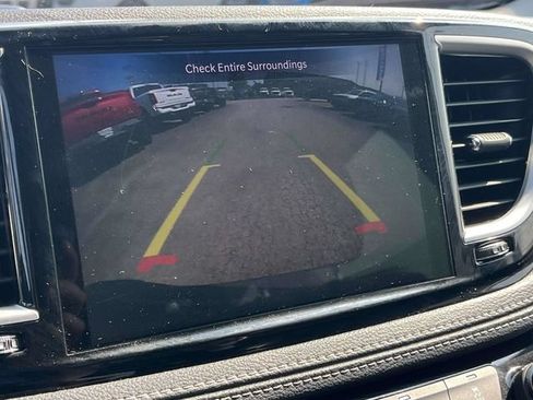 Used 2023 Chrysler Pacifica Touring-L FWD image 29