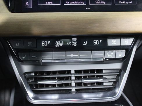 Used 2023 Audi e-tron GT Premium Plus image 27