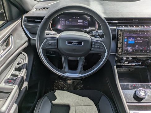 New 2025 Jeep Grand Cherokee Altitude image 14