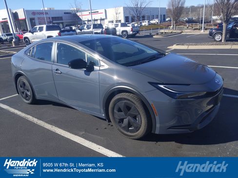 Used 2024 Toyota Prius LE image 1