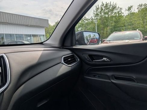 Used 2024 Chevrolet Equinox LT FWD image 30