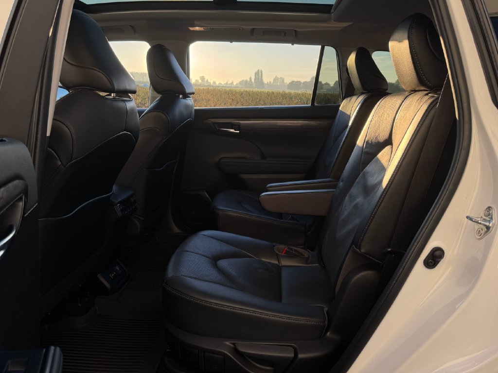 Certified 2022 Toyota Highlander Platinum AWD/4WD image 28
