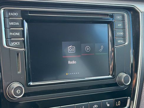 Used 2018 Volkswagen Passat 2.0T R-Line FWD image 26