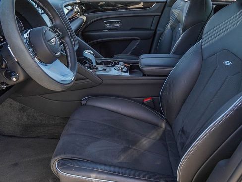 Used 2023 Bentley Bentayga AWD/4WD image 18