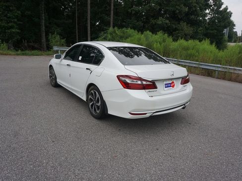 Used 2016 Honda Accord EX image 21