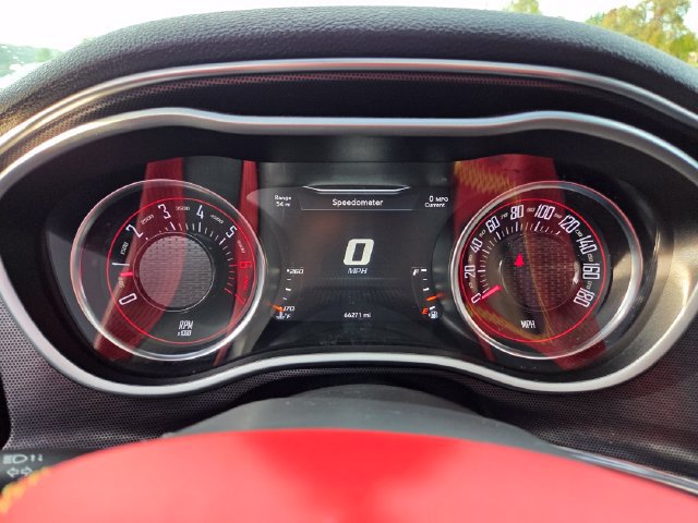 Used 2017 Dodge Challenger R/T Scat Pack w/ Leather Interior Group RWD image 18