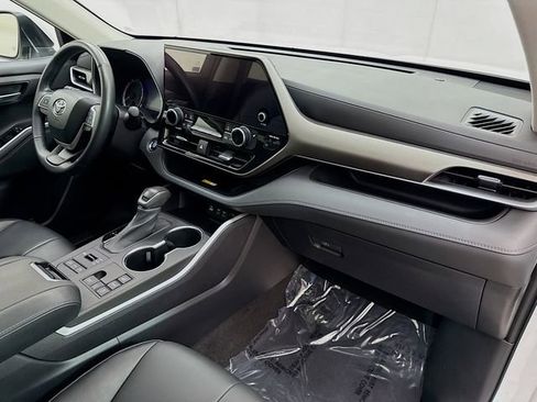 Used 2023 Toyota Highlander XLE image 31