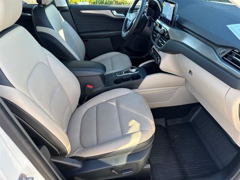 Used 2022 Ford Escape Titanium FWD image 17