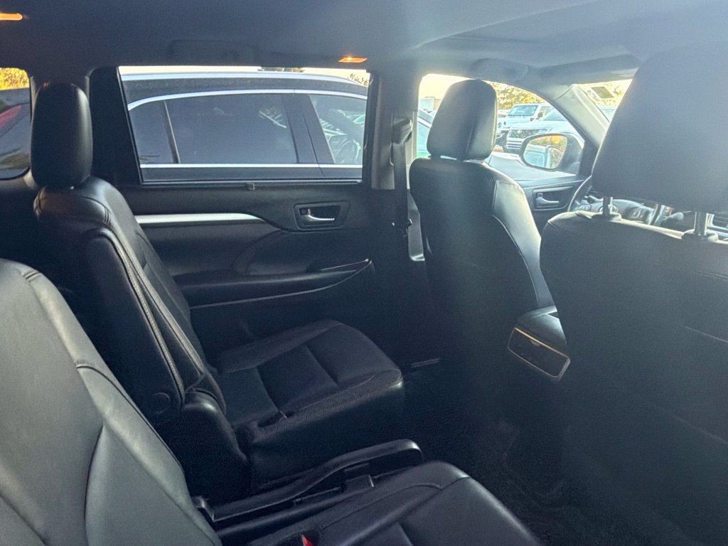 Used 2018 Toyota Highlander XLE FWD image 4
