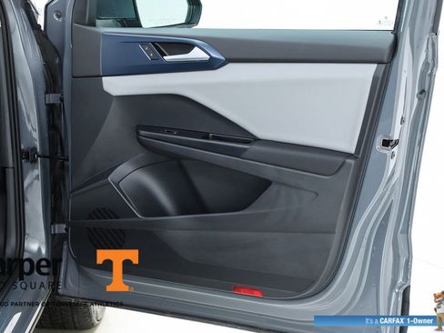 Used 2022 Volkswagen Taos SE image 32