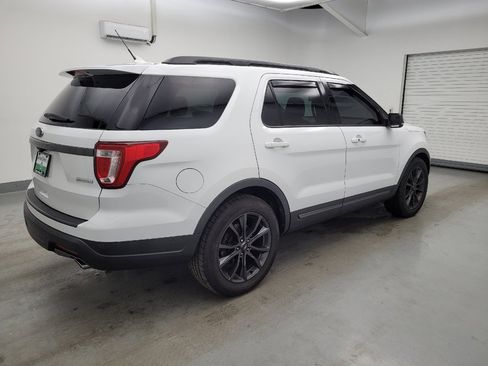 Used 2018 Ford Explorer XLT w/ Equipment Group 202A FWD image 10