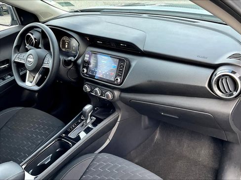 Used 2024 Nissan Kicks SV image 14