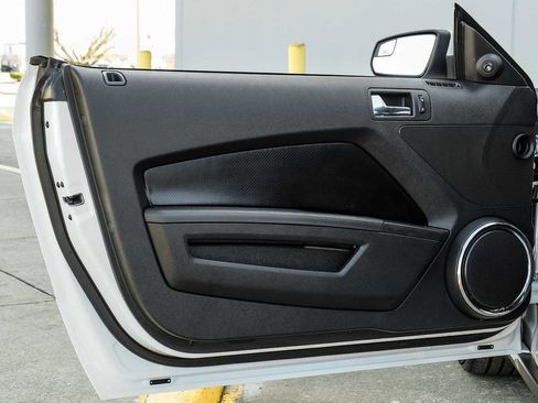 Used 2012 Ford Mustang GT Premium image 37