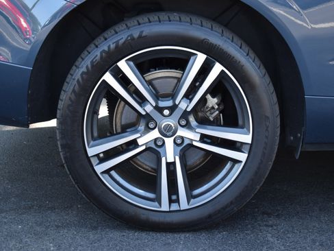 Used 2019 Volvo XC60 T8 Momentum w/ Advanced Package image 40